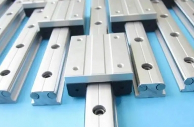 直線(xiàn)導軌「滑動(dòng)導軌和滾動(dòng)導軌」的特性與優(yōu)缺點(diǎn)